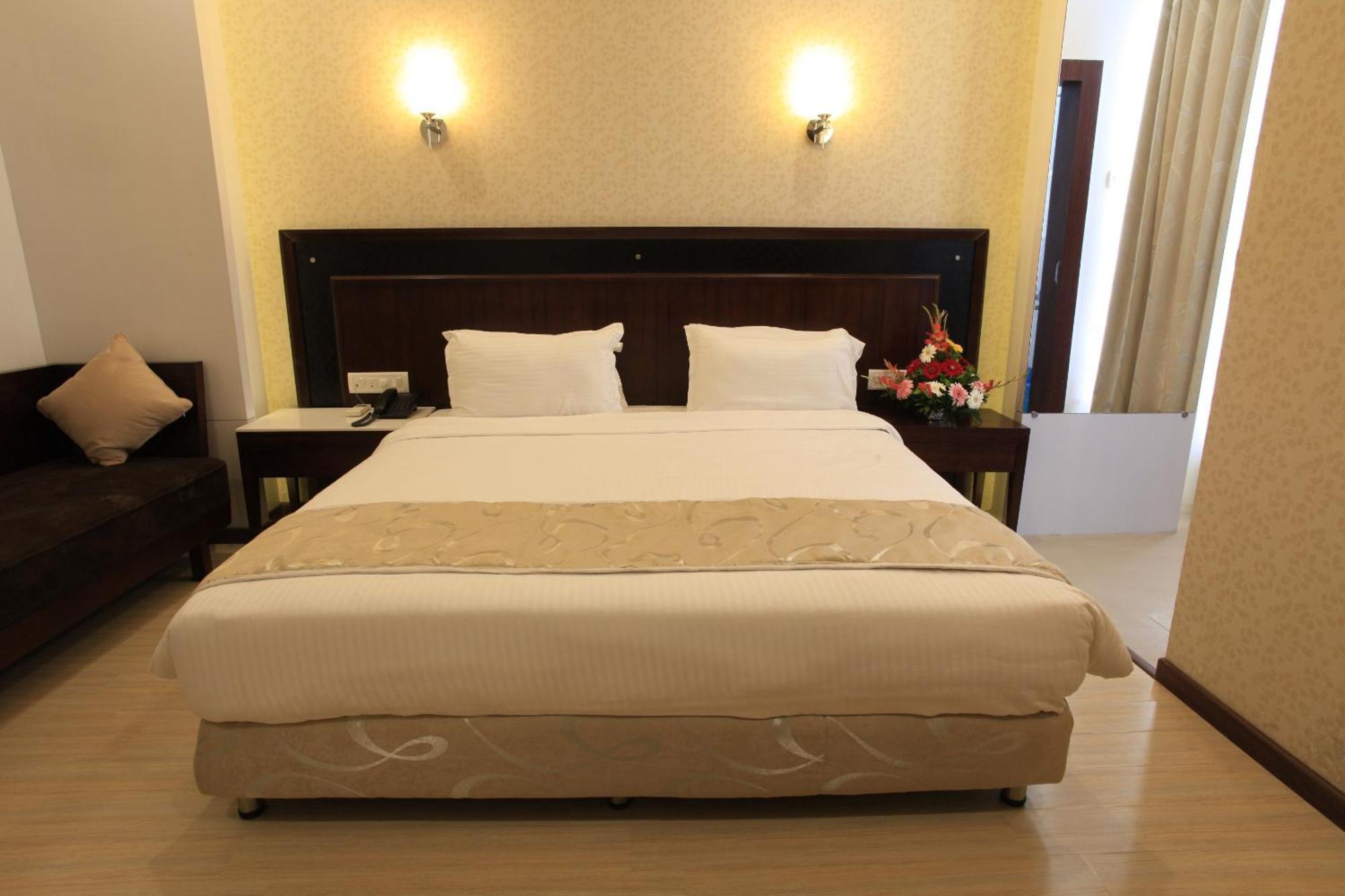 שירדי Hotel Sai Mahal מראה חיצוני תמונה